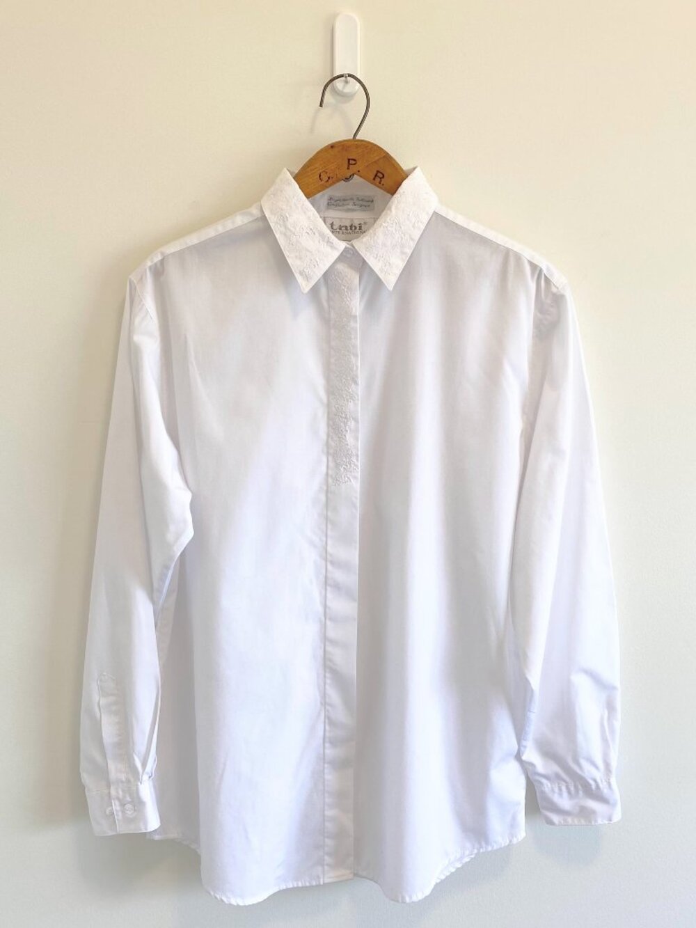 Vintage White Button Down Shirt w/ Floral Embroidered Collar / Y2K